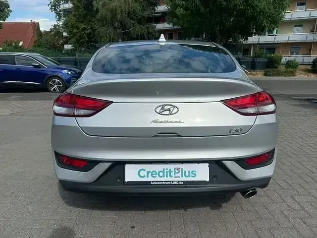 Gebraucht Hyundai i30 Premium 140 PS (102 kW) 2018 Silber Limousine