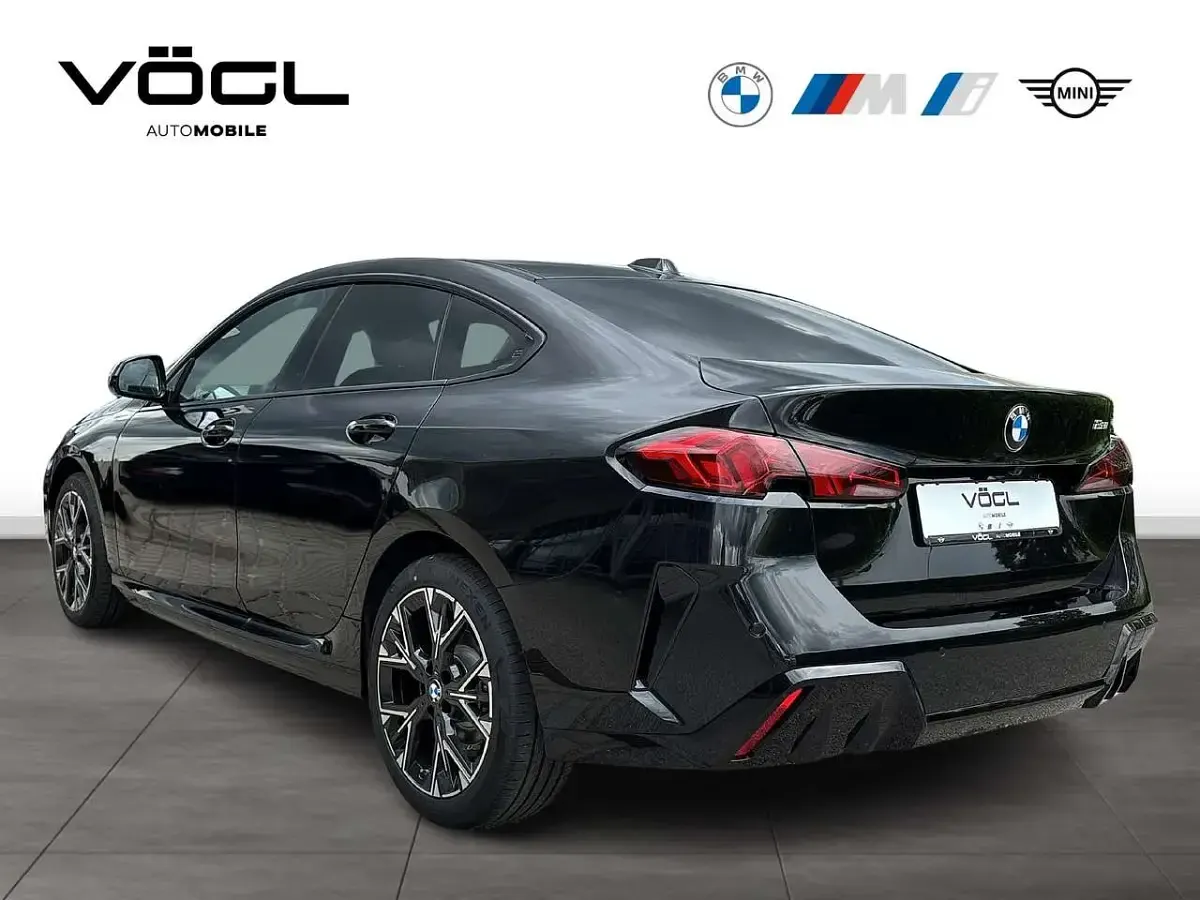 Neu BMW 220 170 PS (125 kW) 2026 Black sapphire Coupé