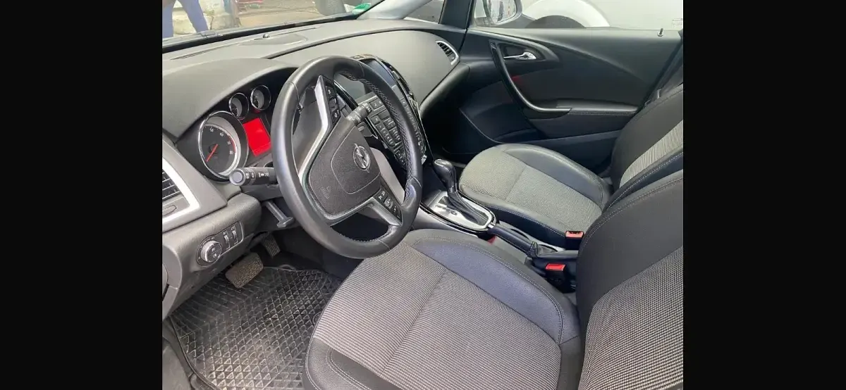 Gebraucht Opel Astra Exklusiv 170 PS (125 kW) 2015 Silber Limousine