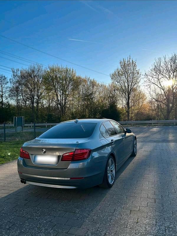 Gebraucht BMW 525 204 PS (150 kW) 2010 Grau Limousine