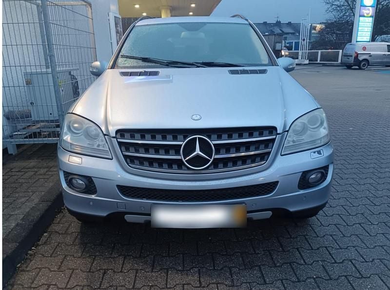 Gebraucht Mercedes ML320 224 PS (164 kW) 2008 Silber SUV
