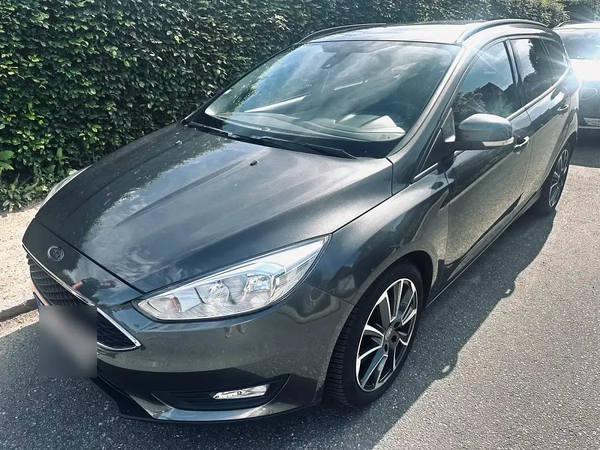 Gebraucht Ford Focus Trend 125 PS (91 kW) 2016 Grau Kombi
