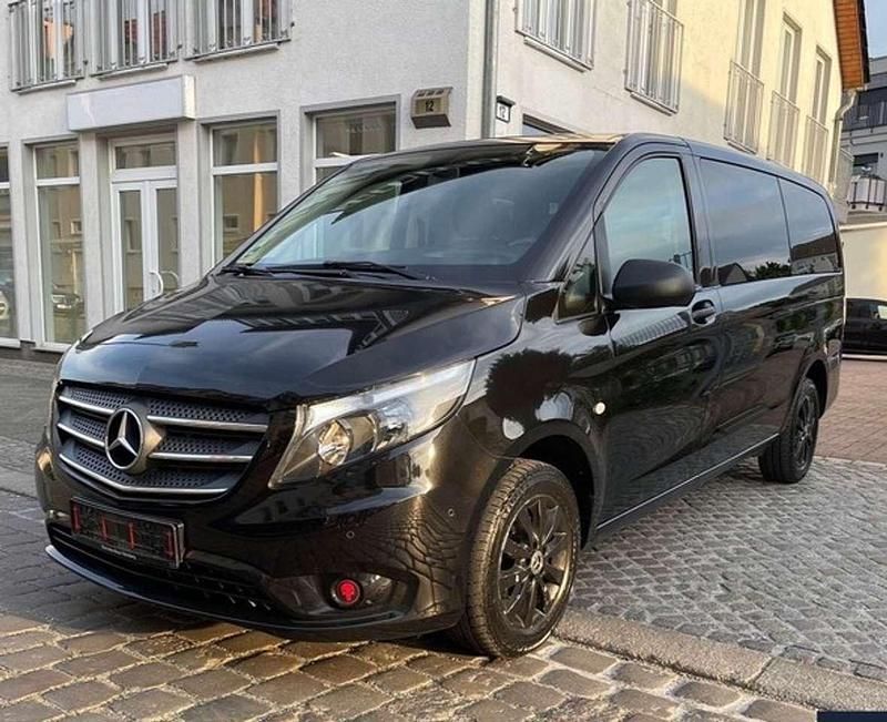 Obsidianschwarz metallic Gebraucht 2019 Mercedes Vito Van / Kleinbus | 28.900 € (Teuer) - Bild 1/4