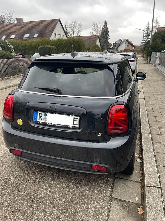 Gebraucht Mini Cooper SE Essential 135 kW (184 PS) 2023 Schwarz Kleinwagen