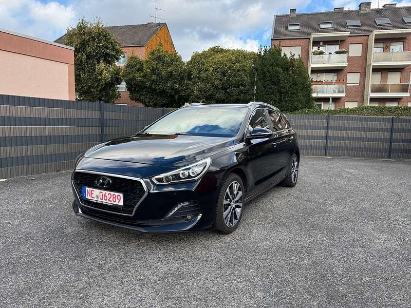 Phantom black / mic Gebraucht 2019 Hyundai i30 Select Kombi | 9.900 € (Guter Preis) - Bild 1/4