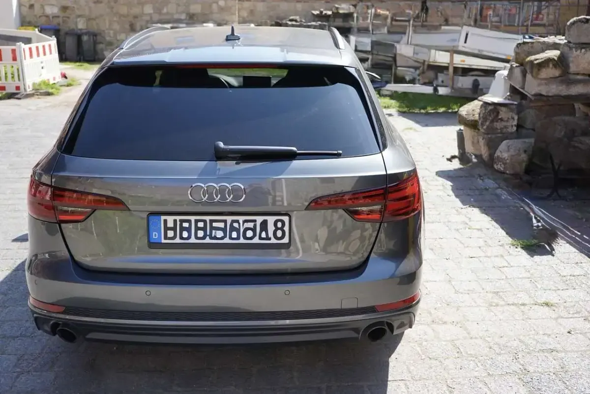 Gebraucht Audi A4 Sport 190 PS (139 kW) 2018 Grau Kombi