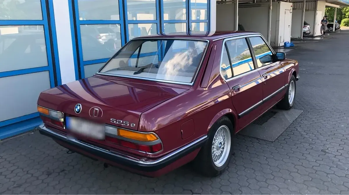 Gebraucht BMW 525 122 PS (89 kW) 1986 Rot Limousine
