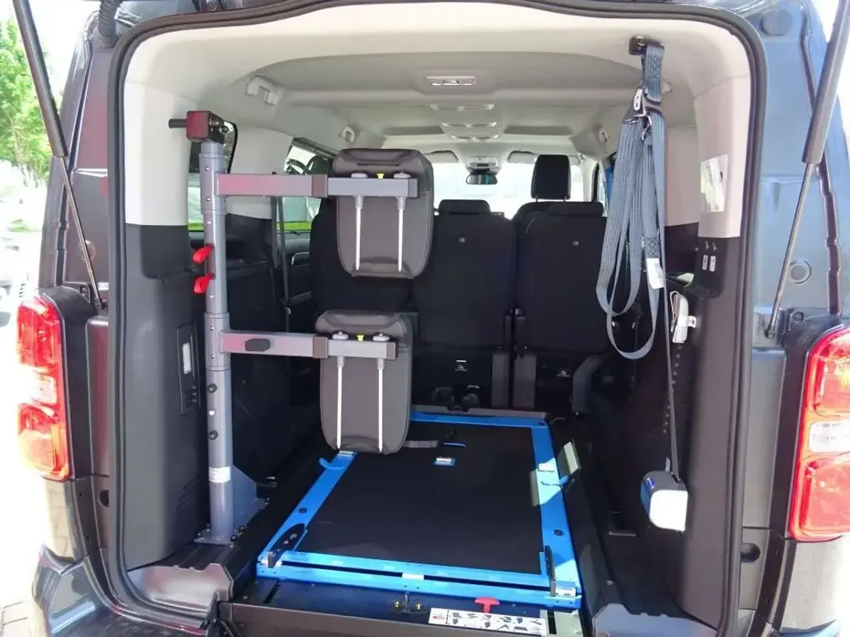 Neu Toyota Proace Verso 177 PS (130 kW) 2025 Grau Kombi