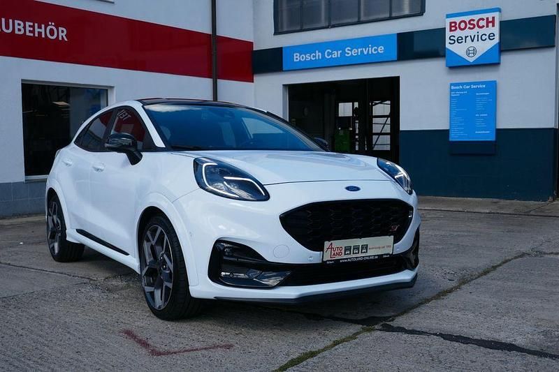 Weiß Gebraucht 2023 Ford Puma Performance Edition Limousine | 21.990 € (Superpreis) - Bild 1/4