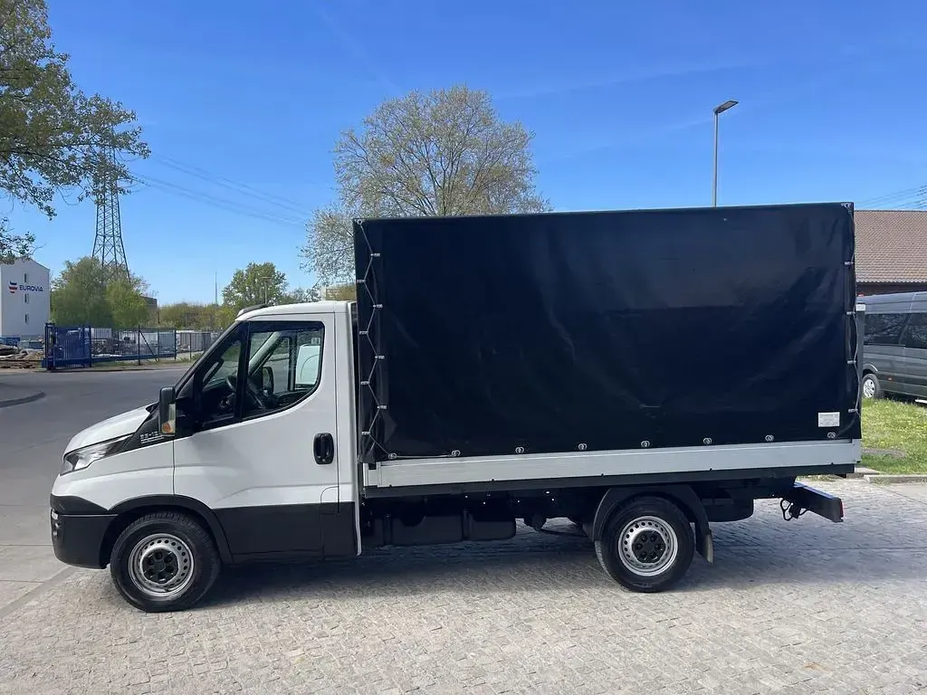Gebraucht Iveco Daily 179 PS (131 kW) 2019 Weiß Van / Kleinbus
