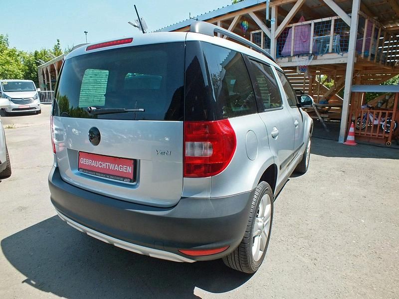 Gebraucht Skoda Yeti Family 122 PS (89 kW) 2012 Silber SUV