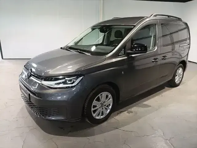 Usado VW Caddy Life 122 HP (89 kW) 2021 Cinzento Monovolume