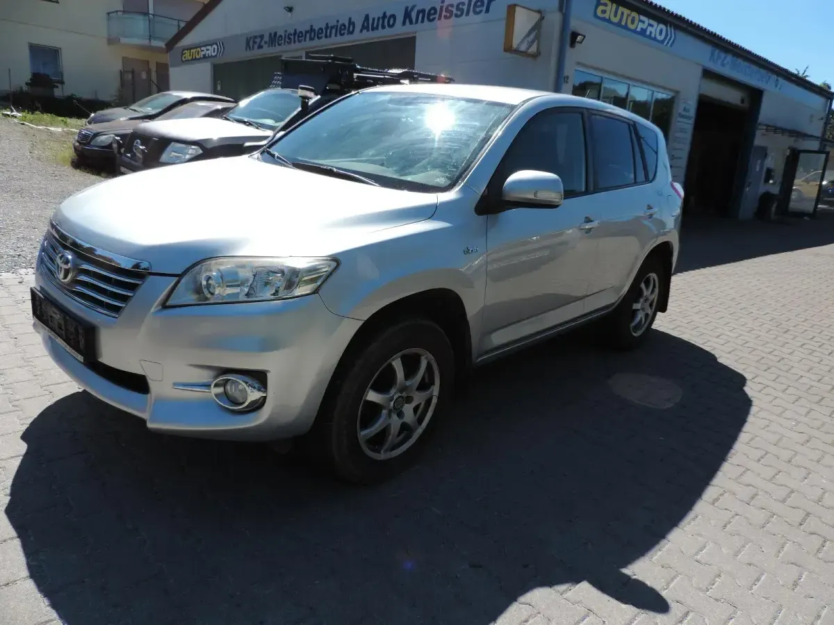 Gebraucht Toyota RAV4 Life 150 PS (110 kW) 2011 Silver metallic SUV