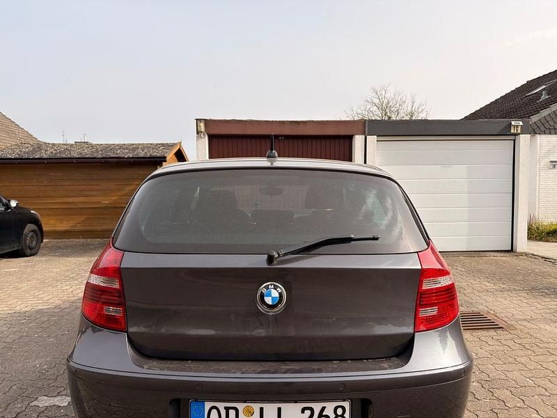 Gebraucht BMW 116 122 PS (89 kW) 2008 Grau Kleinwagen