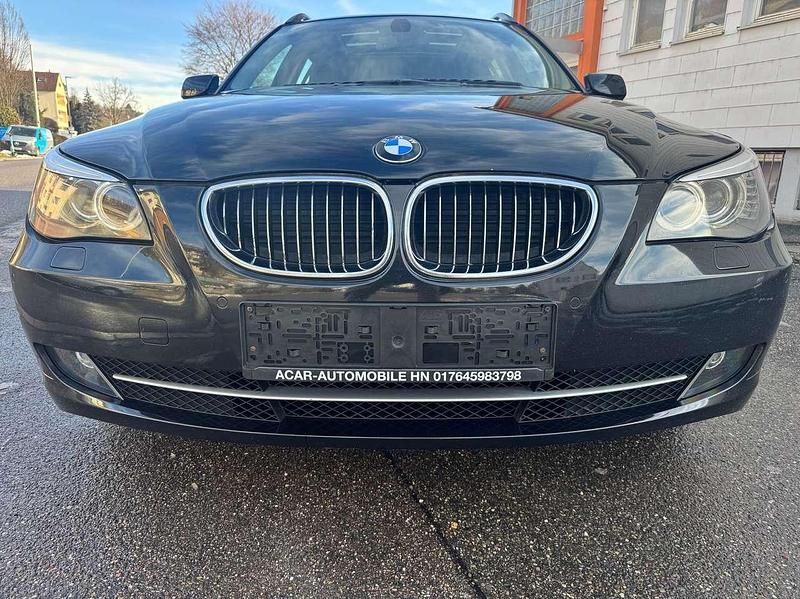 Gebraucht BMW 523 190 PS (139 kW) 2009 Black sapphire metallic Kombi