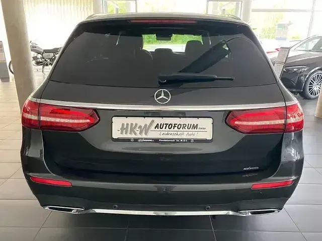 Gebraucht Mercedes E400 AMG 330 PS (242 kW) 2021 Grau Limousine