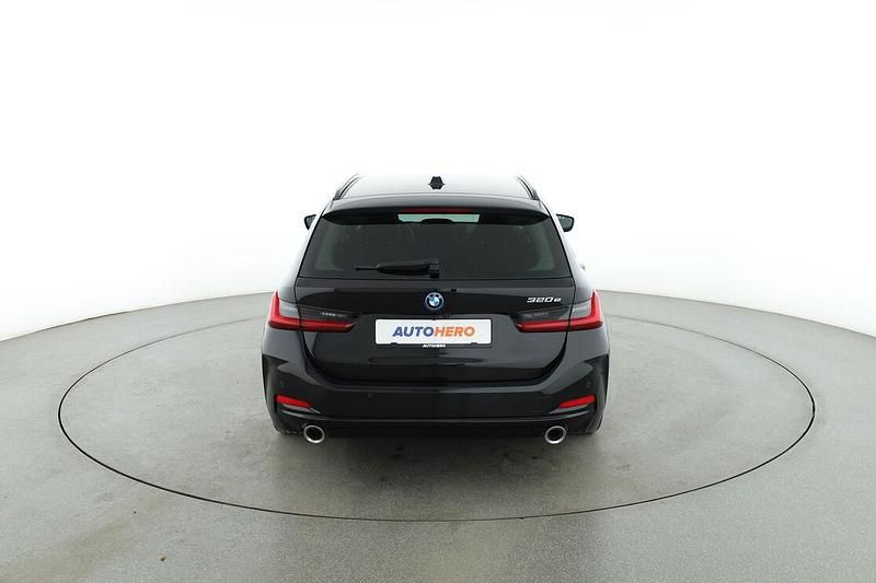 Gebraucht BMW 320e Comfort Edition 204 PS (150 kW) 2023 Schwarz Kombi