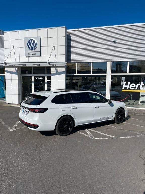 Gebraucht VW Passat R-line 150 PS (110 kW) 2024 Weiß Kombi
