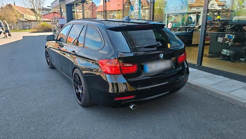 Gebraucht BMW 320 184 PS (135 kW) 2012 Schwarz Kombi