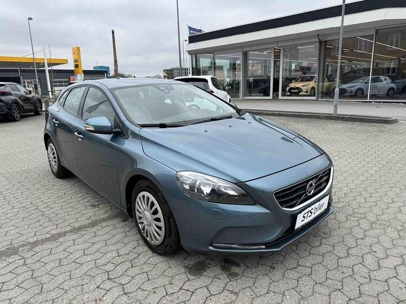 Gebraucht Volvo V40 Kinetic 114 PS (83 kW) 2012 Blau Kleinwagen
