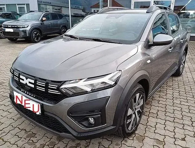 Neu Dacia Sandero Stepway 91 PS (66 kW) 2025 Grau Limousine