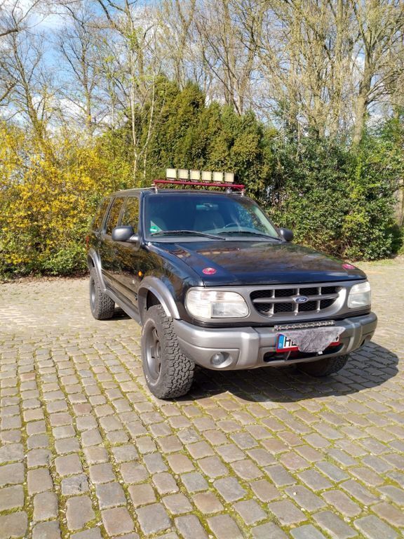 Schwarz Gebraucht 2000 Ford Explorer SUV | 5.600 € - Bild 1/4