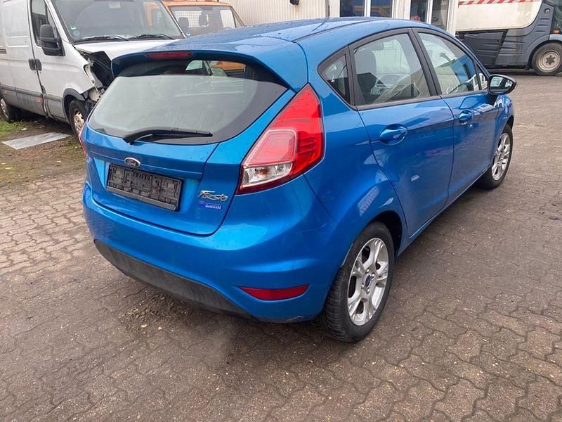 Gebraucht Ford Fiesta SYNC Edition 80 PS (58 kW) 2013 Blau Kleinwagen