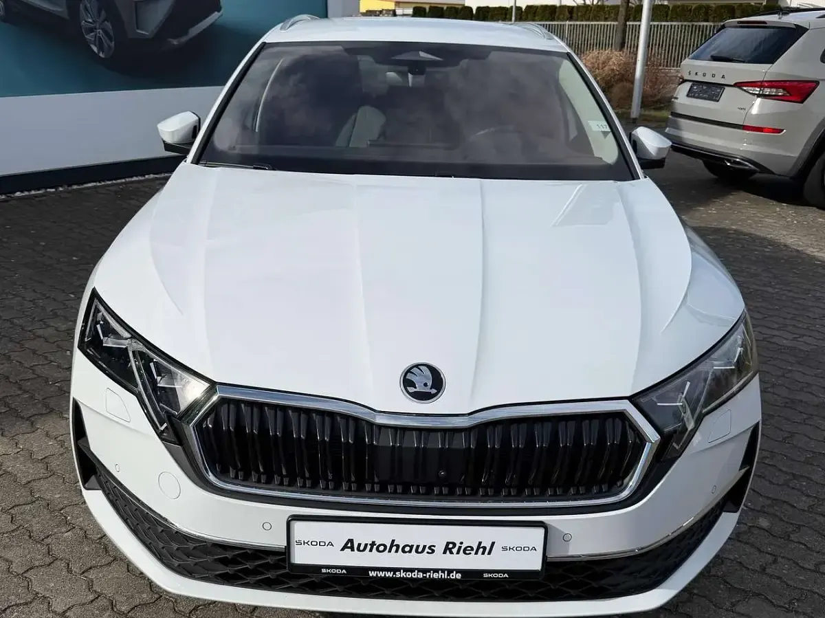 Neu Skoda Octavia Selection 150 PS (110 kW) 2026 Moonweiß perleffekt Kombi