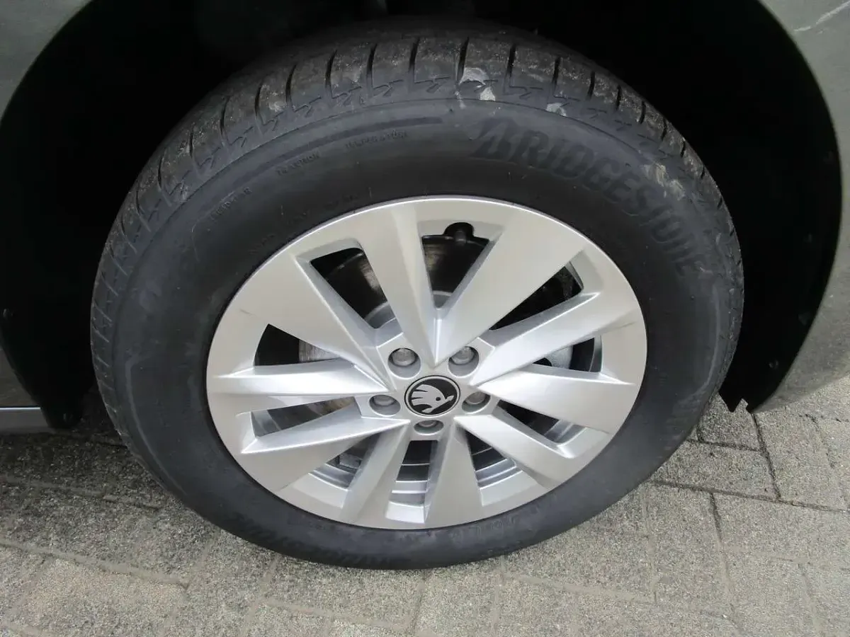 Neu Skoda Kamiq Selection 116 PS (85 kW) 2026 Graphitegrau metallic SUV