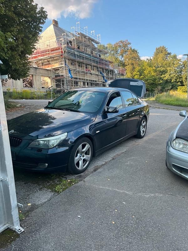 Blau Gebraucht 2007 BMW 525 Limousine | 3.750 € (Superpreis) - Bild 1/4