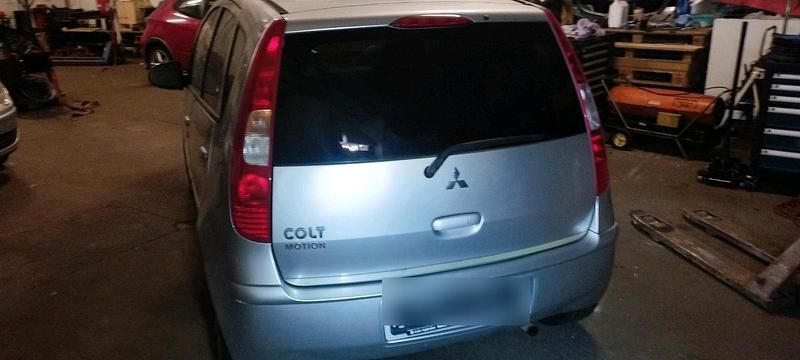 Gebraucht Mitsubishi Colt 75 PS (55 kW) 2007 Silber Kleinwagen