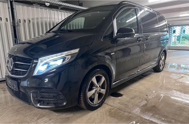 Schwarz Gebraucht 2018 Mercedes V250 Avantgarde Edition Van / Kleinbus | 35.000 € (Guter Preis) - Bild 1/4