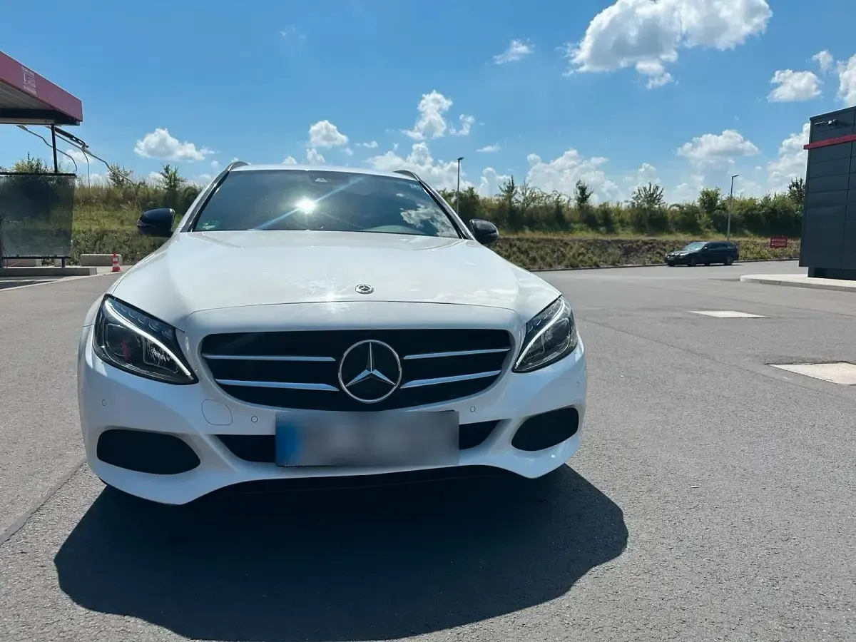 Gebraucht Mercedes C200 Night 140 PS (102 kW) 2017 Weiß Kombi