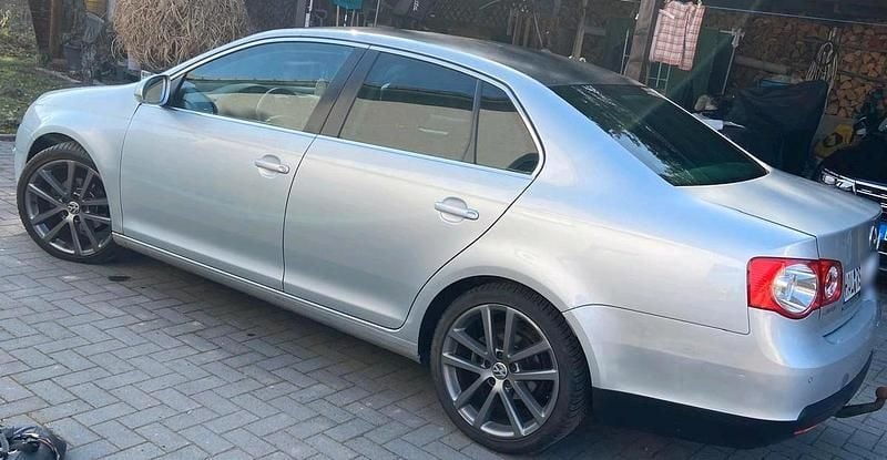 Gebraucht VW Jetta 105 PS (77 kW) 2008 Silber Limousine