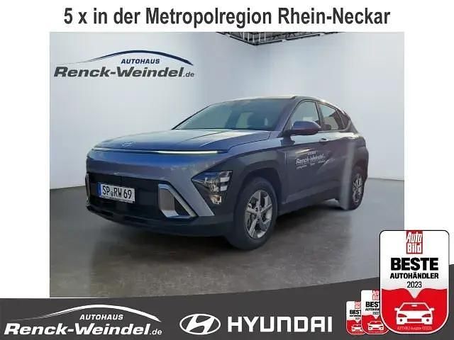 Blau Gebraucht 2024 Hyundai Kona Select SUV | 29.989 € (Fairer Preis) - Bild 1/4