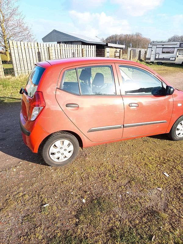 Gebraucht Hyundai i10 77 PS (56 kW) 2008 Rot Kleinwagen