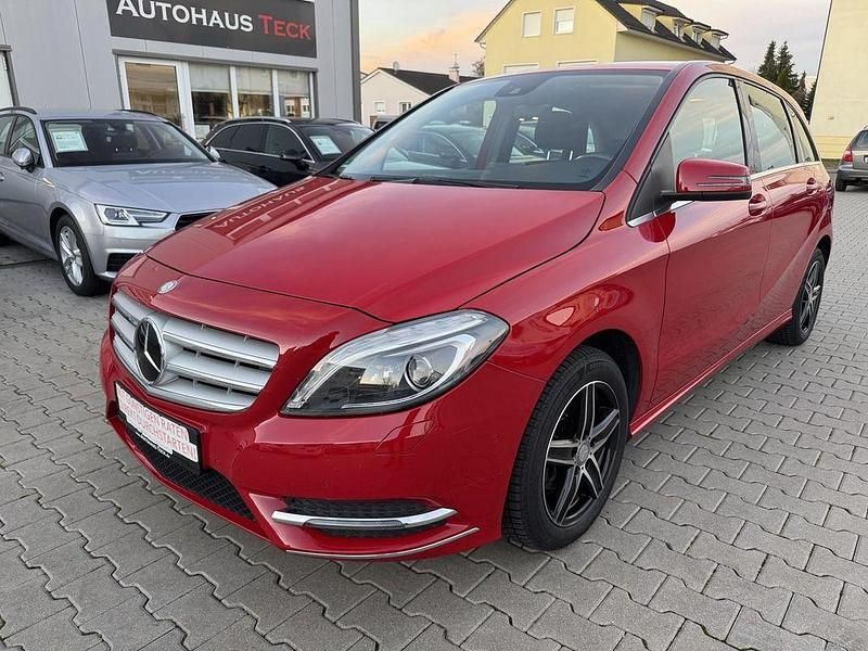 Jupiterrot unilack Gebraucht 2014 Mercedes B180 Van / Kleinbus | 14.900 € (Fairer Preis) - Bild 1/4