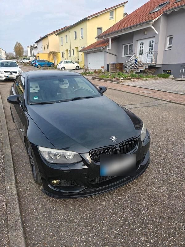 Gebraucht BMW 320 184 PS (135 kW) 2010 Schwarz Coupé