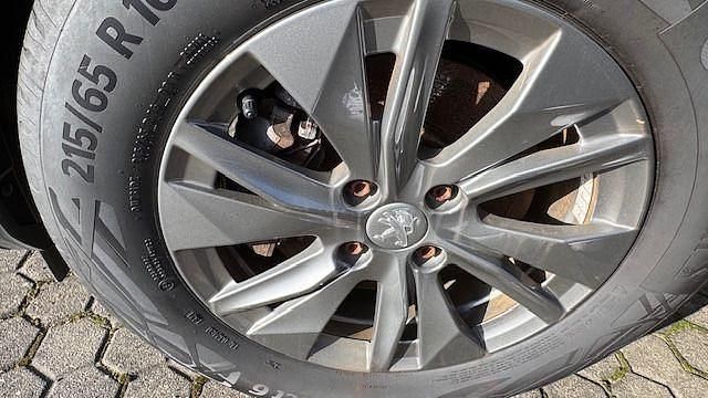 Gebraucht Peugeot e-2008 Active 100 kW (136 PS) 2020 Lackierung orange fusion/typ a SUV