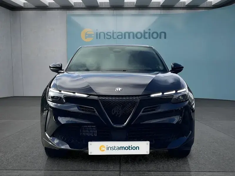 Neu Alfa Romeo Junior Sprint 136 PS (100 kW) 2026 Schwarz SUV