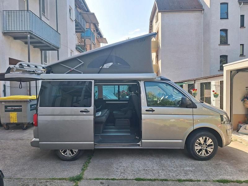 Silber Gebraucht 2015 VW T5 California Van | 39.899 € - Bild 1/4