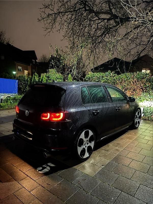 Schwarz Gebraucht 2010 VW Golf VI GTI Kleinwagen | 8.399 € (Fairer Preis) - Bild 1/4