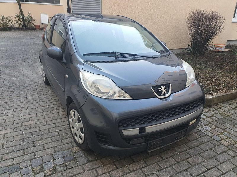 Grau Gebraucht 2009 Peugeot 107 Kleinwagen | 550 € (Superpreis) - Bild 1/4