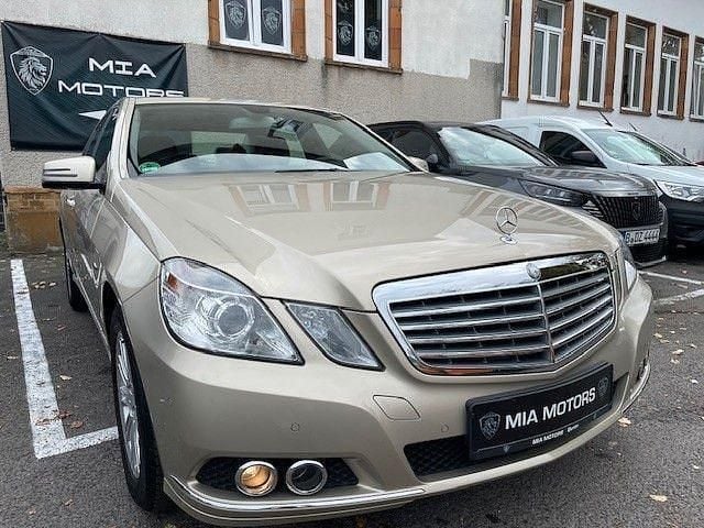 Beige Gebraucht 2009 Mercedes E250 Limousine | 10.850 € (Guter Preis) - Bild 1/4
