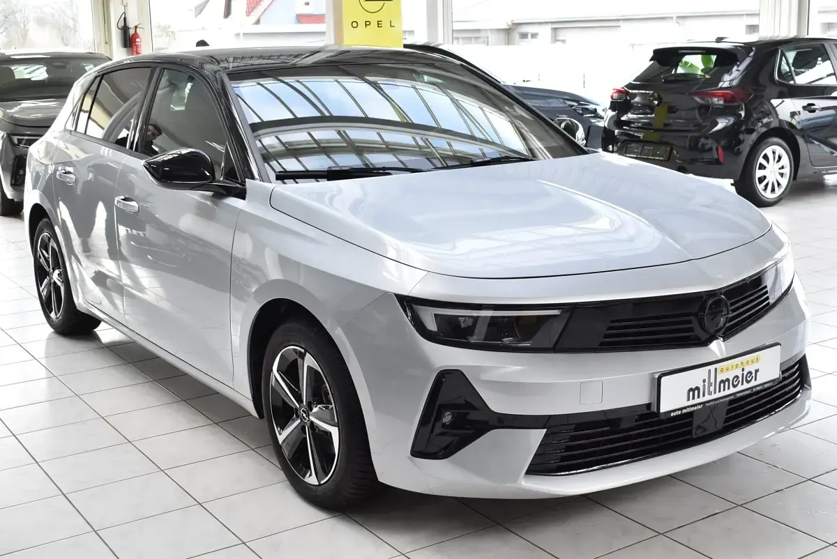 Gebraucht Opel Astra 131 PS (96 kW) 2024 Schwarz karbon schwarz met. Limousine