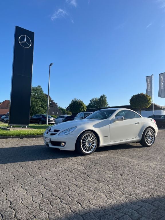 Weiß Gebraucht 2008 Mercedes SLK200 Cabrio | 11.950 € (Etwas zu teuer) - Bild 1/4