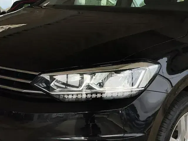 Gebraucht VW Touran Comfortline 150 PS (110 kW) 2019 Schwarz Van / Kleinbus