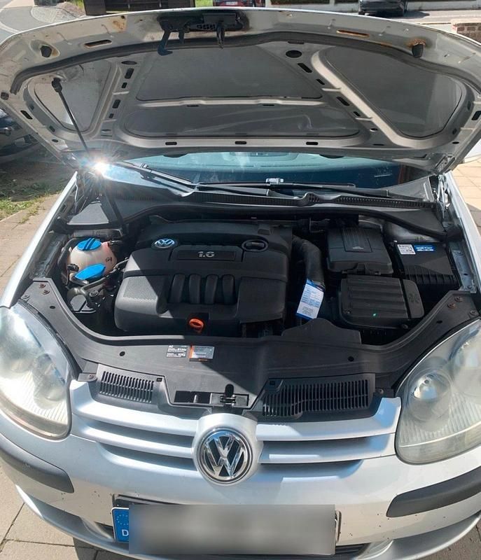 Silber Gebraucht 2004 VW Golf V Kombi | 2.000 € (Fairer Preis) - Bild 1/4
