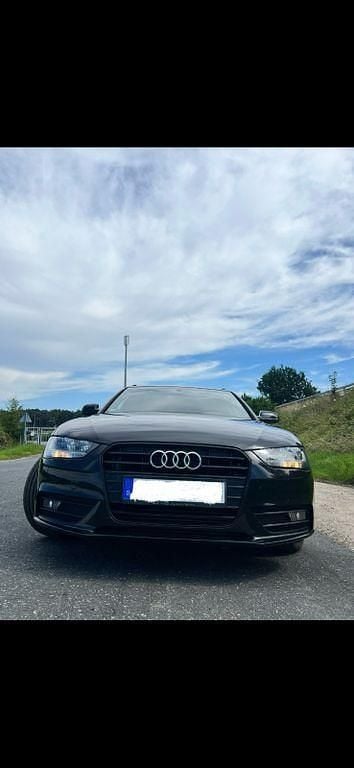 Schwarz Gebraucht 2012 Audi A4 S-Line Kombi | 9.444 € (Fairer Preis) - Bild 1/4