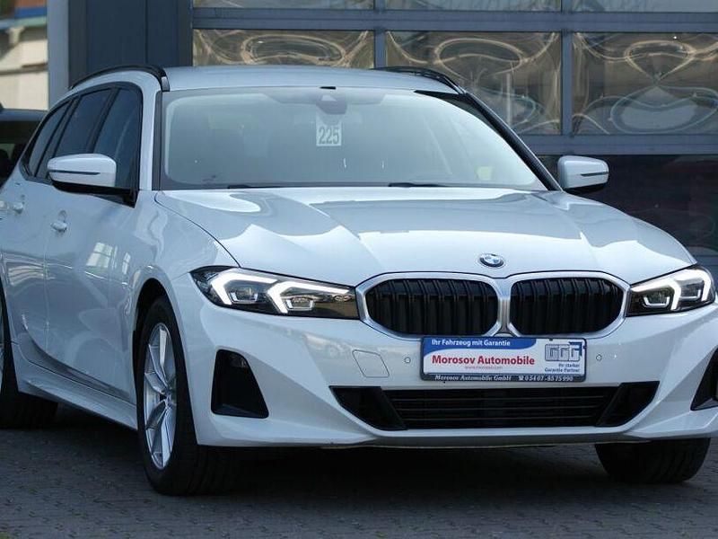 Gebraucht BMW 318 Shadowline 150 PS (110 kW) 2023 Weiss Kombi
